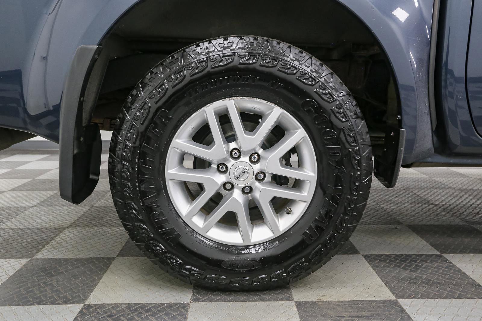Used 2015 Nissan Frontier SV w/ SV Value Truck Package AWD/4WD image 17