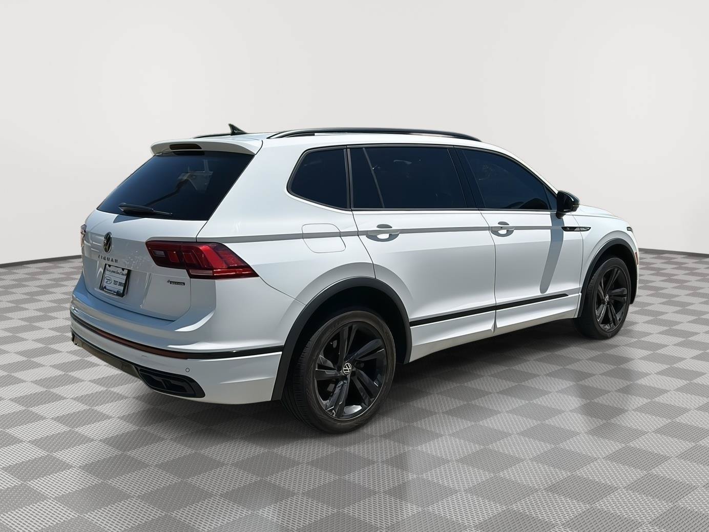 Used 2022 Volkswagen Tiguan SE R-Line AWD/4WD image 5