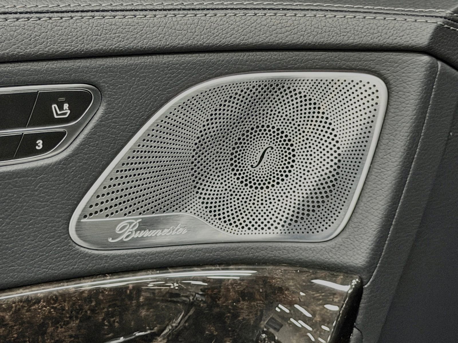 Used 2015 Mercedes-Benz S 550 Sedan image 22