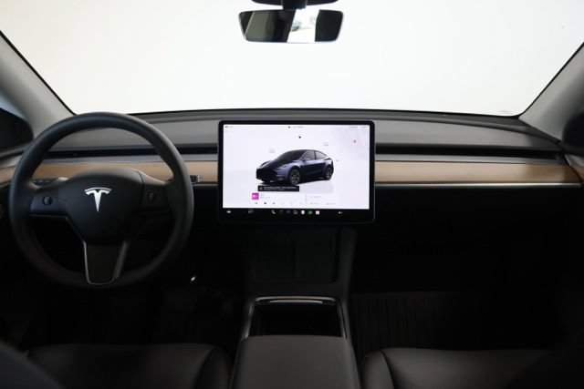 Used 2025 Tesla Model Y Long Range AWD/4WD image 38