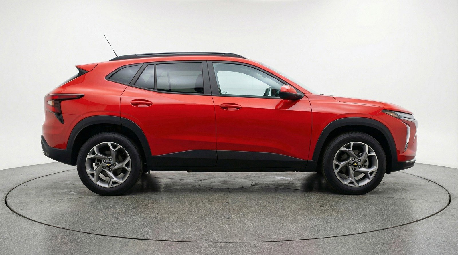 Used 2025 Chevrolet Trax LT FWD image 11