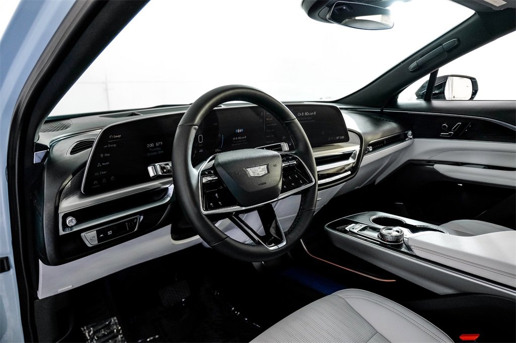 Used 2024 Cadillac Lyriq Luxury image 2