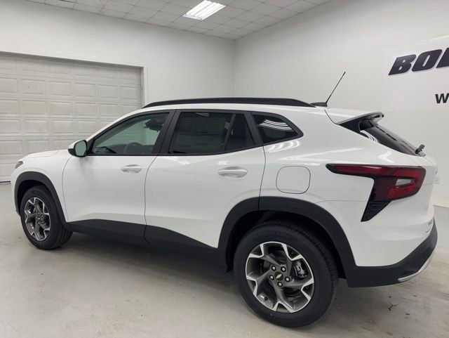 New 2026 Chevrolet Trax LT w/ Sunroof Package FWD image 7