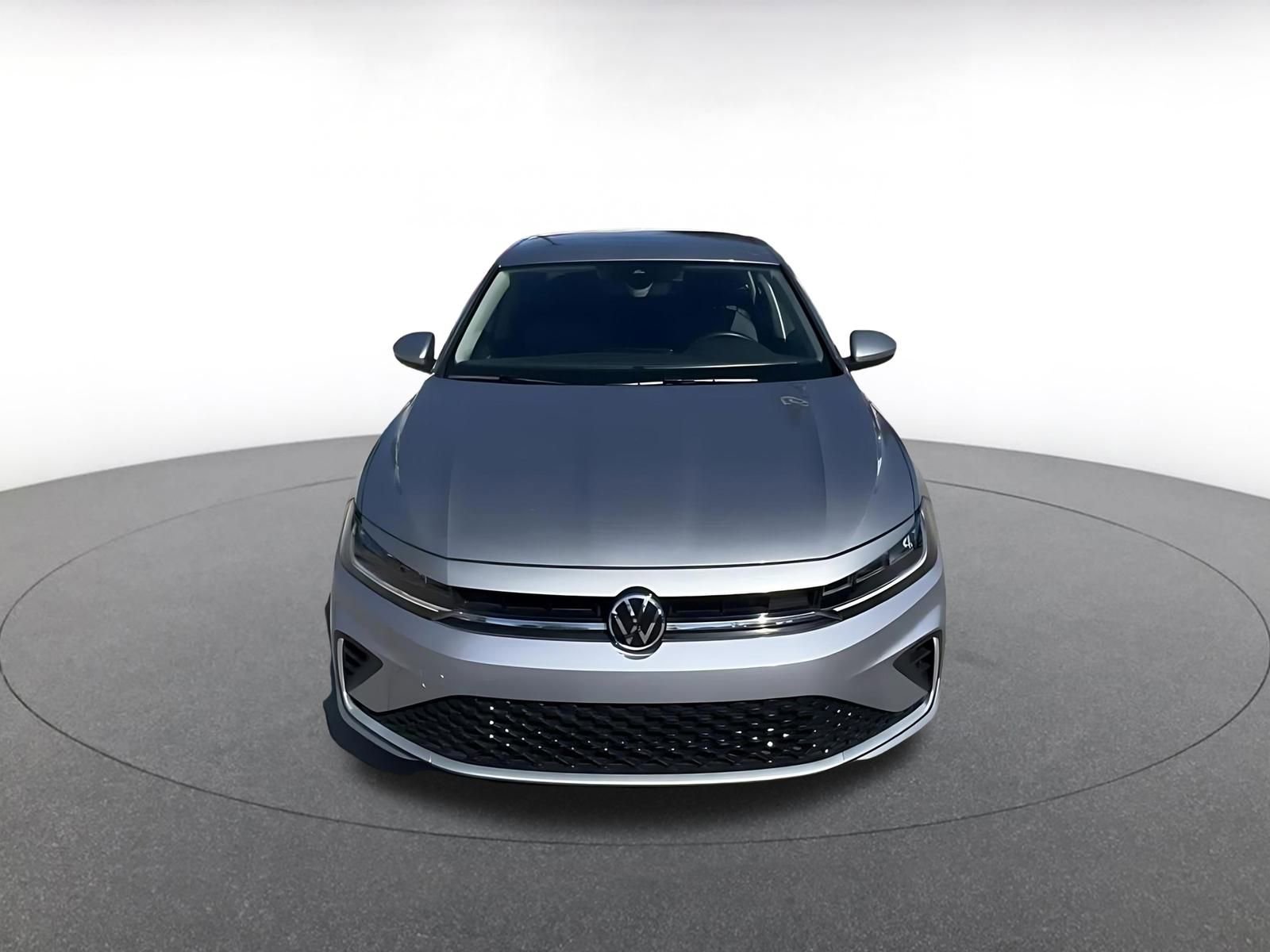 Used 2025 Volkswagen Jetta SE FWD image 4
