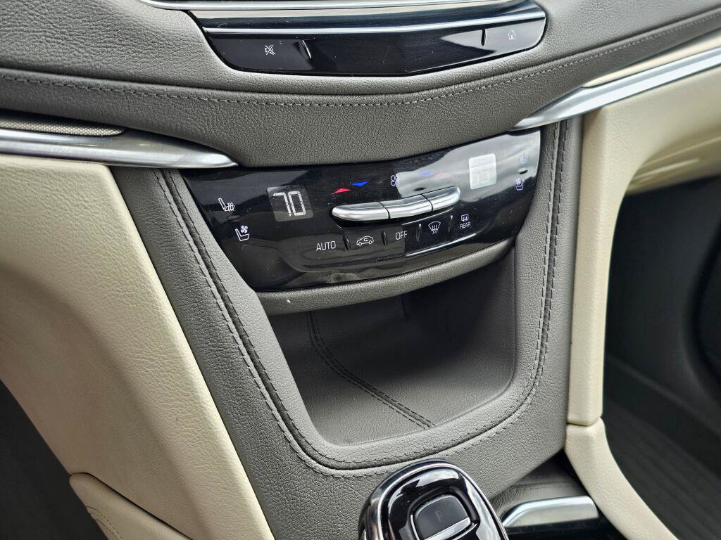 Certified 2023 Cadillac XT5 Premium Luxury w/ Technology Package AWD/4WD image 32