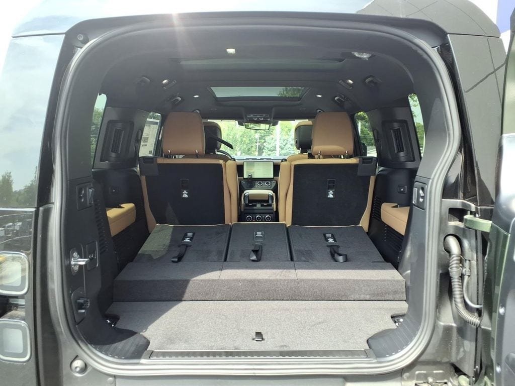 New 2026 Land Rover Defender 130 X-Dynamic SE AWD/4WD image 27
