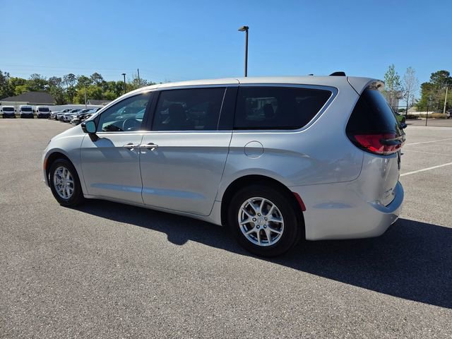 New 2026 Chrysler Pacifica Select FWD image 10