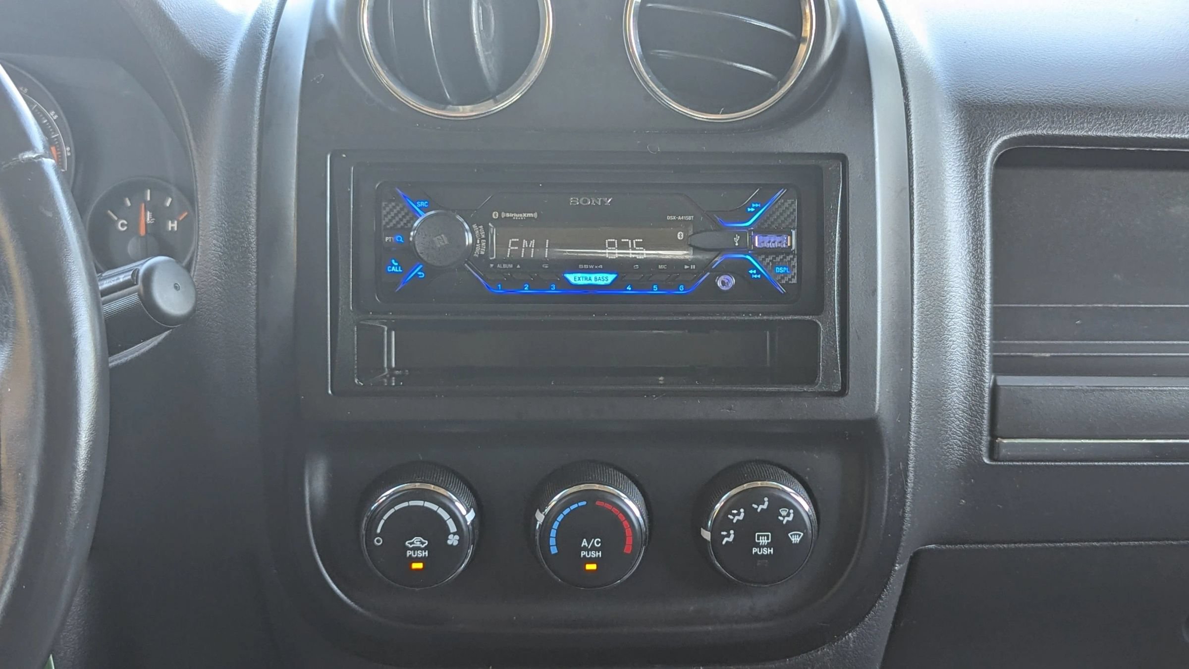 Used 2016 Jeep Patriot Latitude FWD image 13