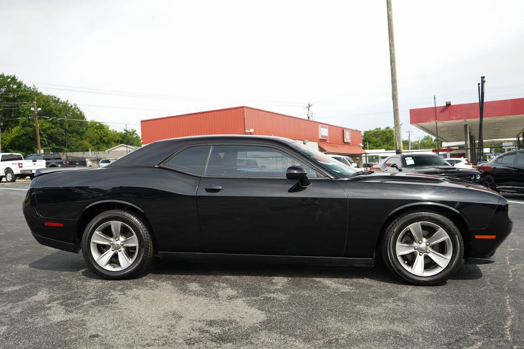 Used 2019 Dodge Challenger SXT RWD image 2