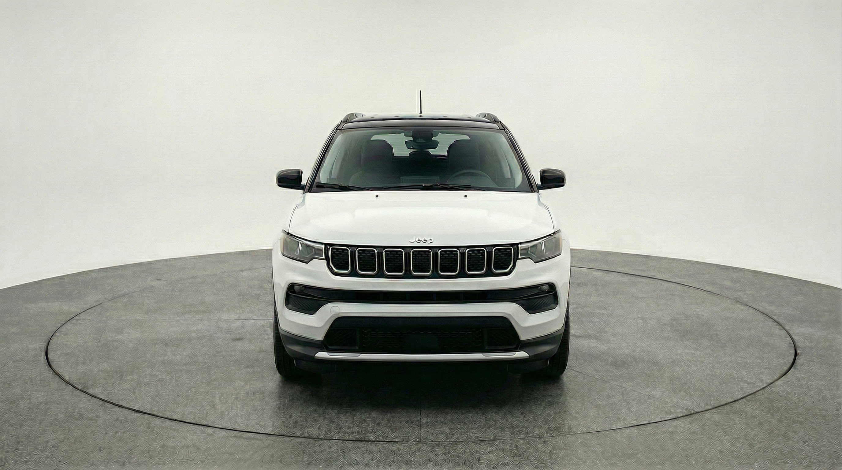 Used 2025 Jeep Compass Limited AWD/4WD image 2