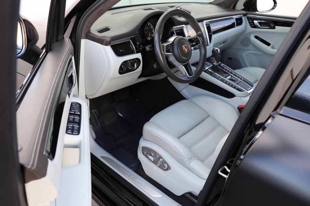Used 2018 Porsche Macan Turbo AWD/4WD image 14