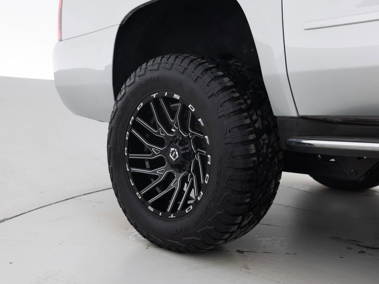 Used 2016 Chevrolet Suburban LTZ image 19