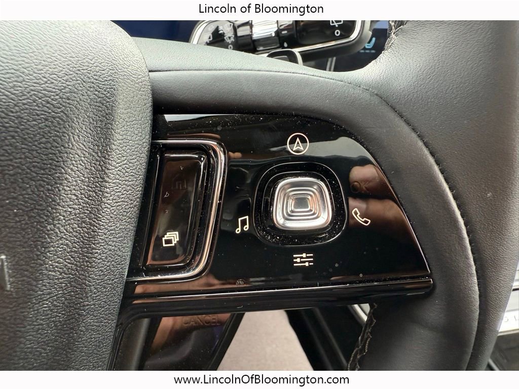 New 2025 Lincoln Corsair Reserve w/ Towing Package image 16