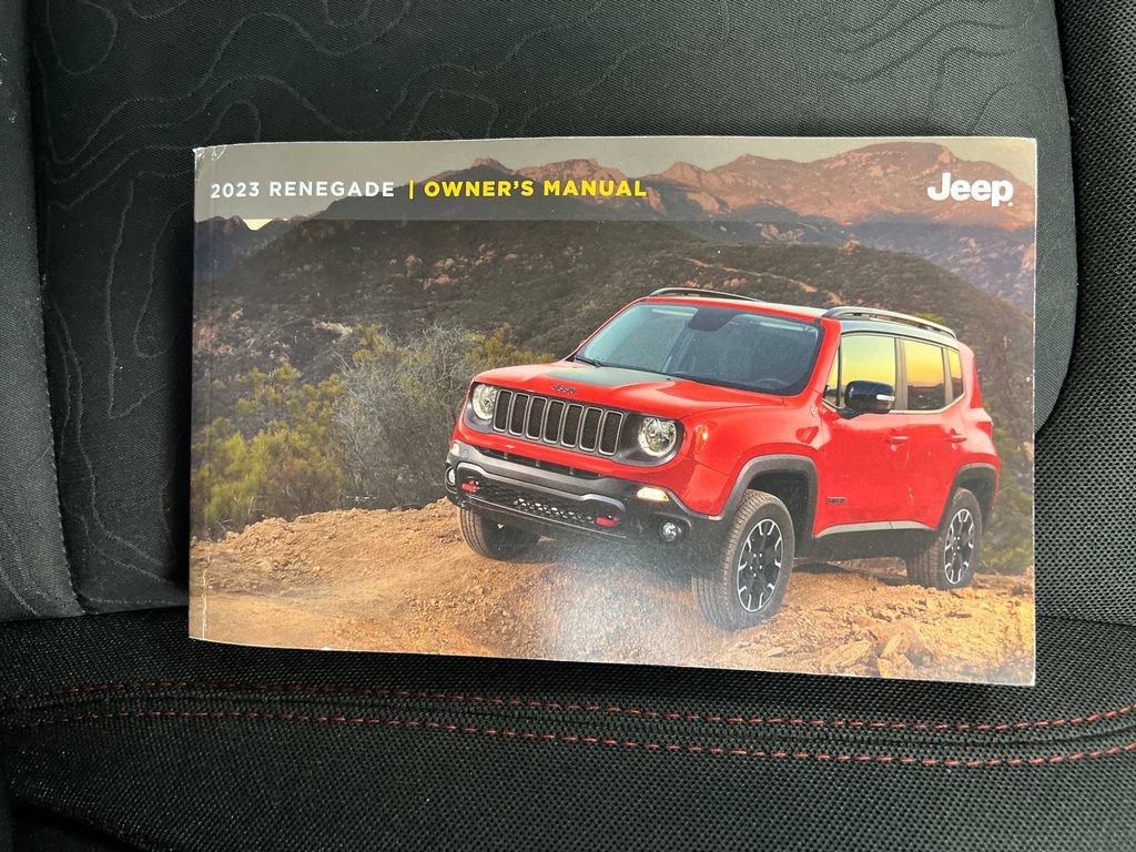 Used 2023 Jeep Renegade Trailhawk AWD/4WD image 33