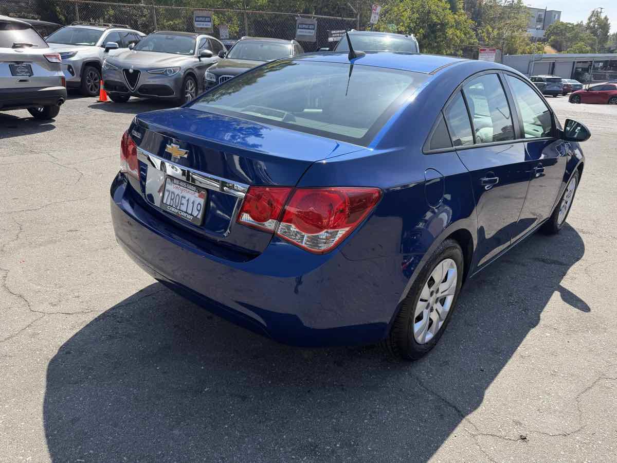 Used 2013 Chevrolet Cruze LS FWD image 4