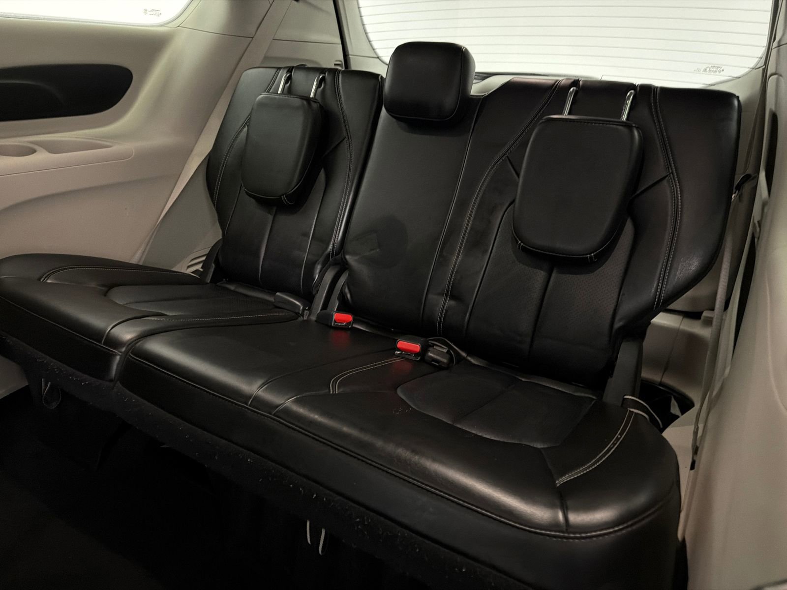 Used 2024 Chrysler Pacifica Touring-L image 16