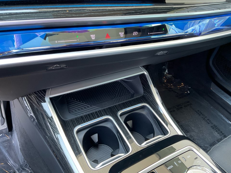 Certified 2024 BMW i7 eDrive50 w/ M Sport Package RWD image 18