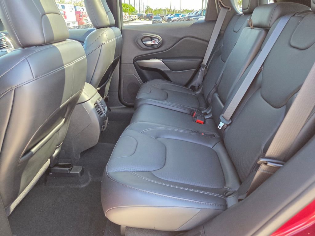 Used 2021 Jeep Cherokee Limited w/ Elite Package FWD image 18