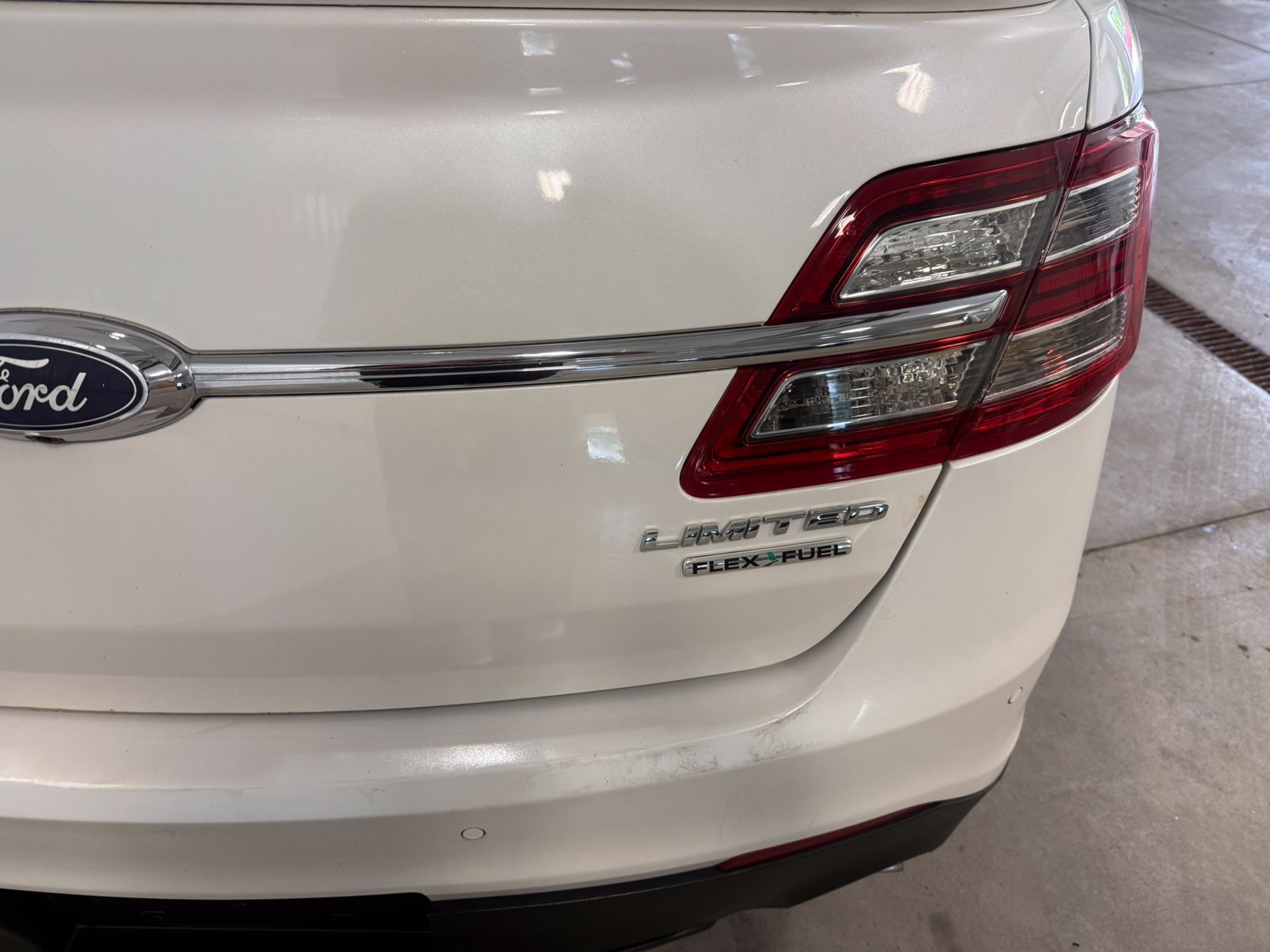 Used 2013 Ford Taurus Limited FWD image 19