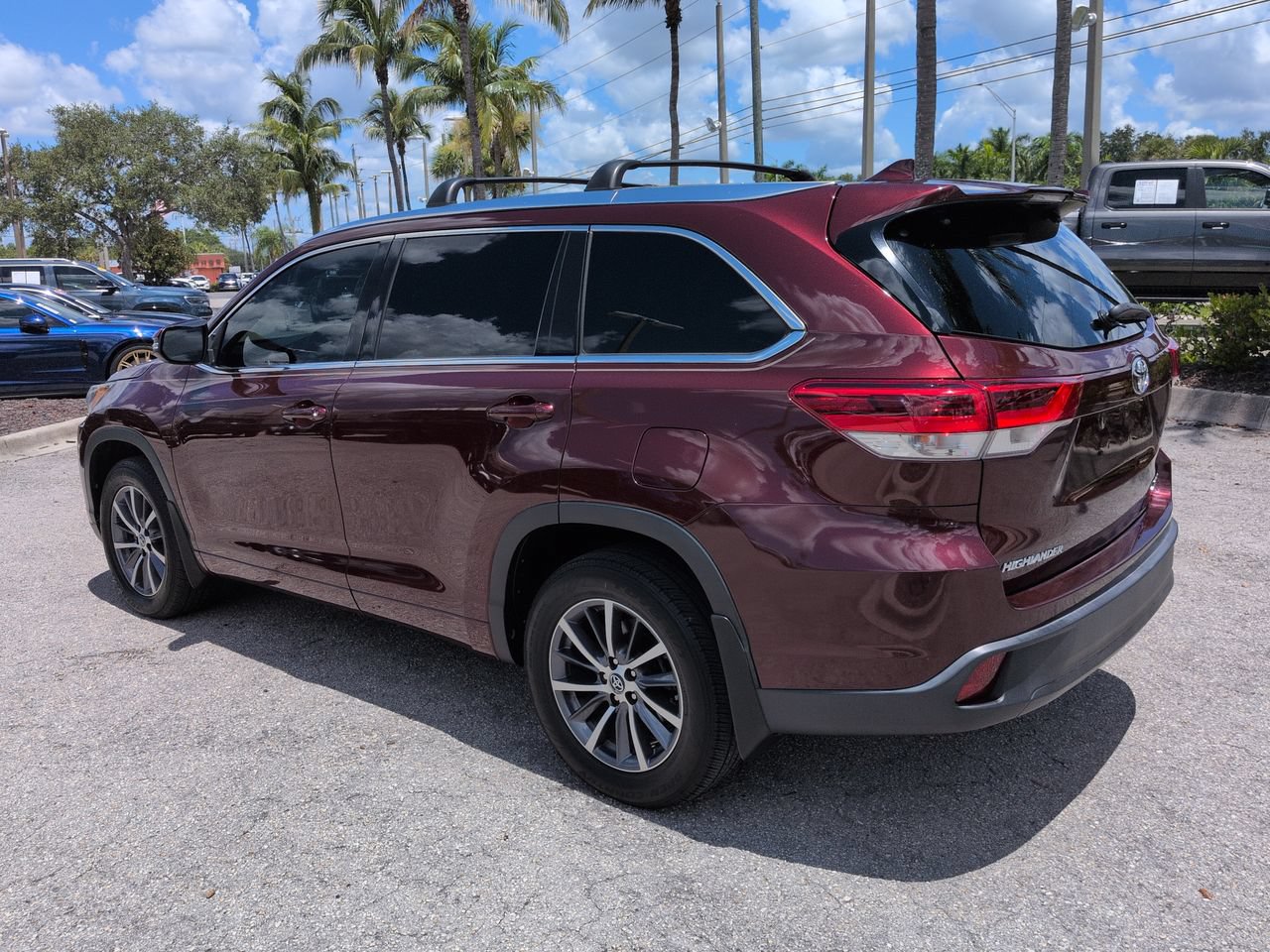 Used 2017 Toyota Highlander XLE w/ Carpet Mat Package AWD/4WD image 7