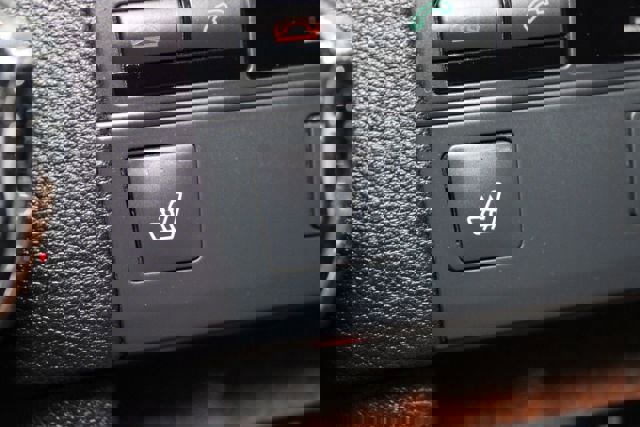 Used 2013 Mercedes-Benz E 400 Sport Sedan w/ Premium 1 Pkg image 16