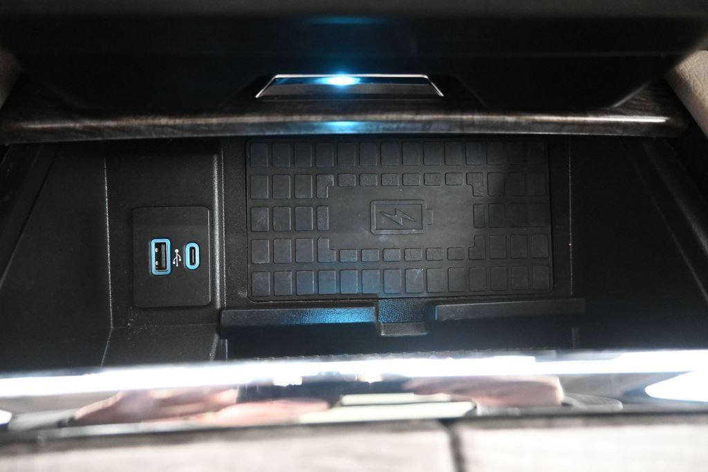 Used 2020 Ford Expedition Limited w/ Equipment Group 302A AWD/4WD image 18