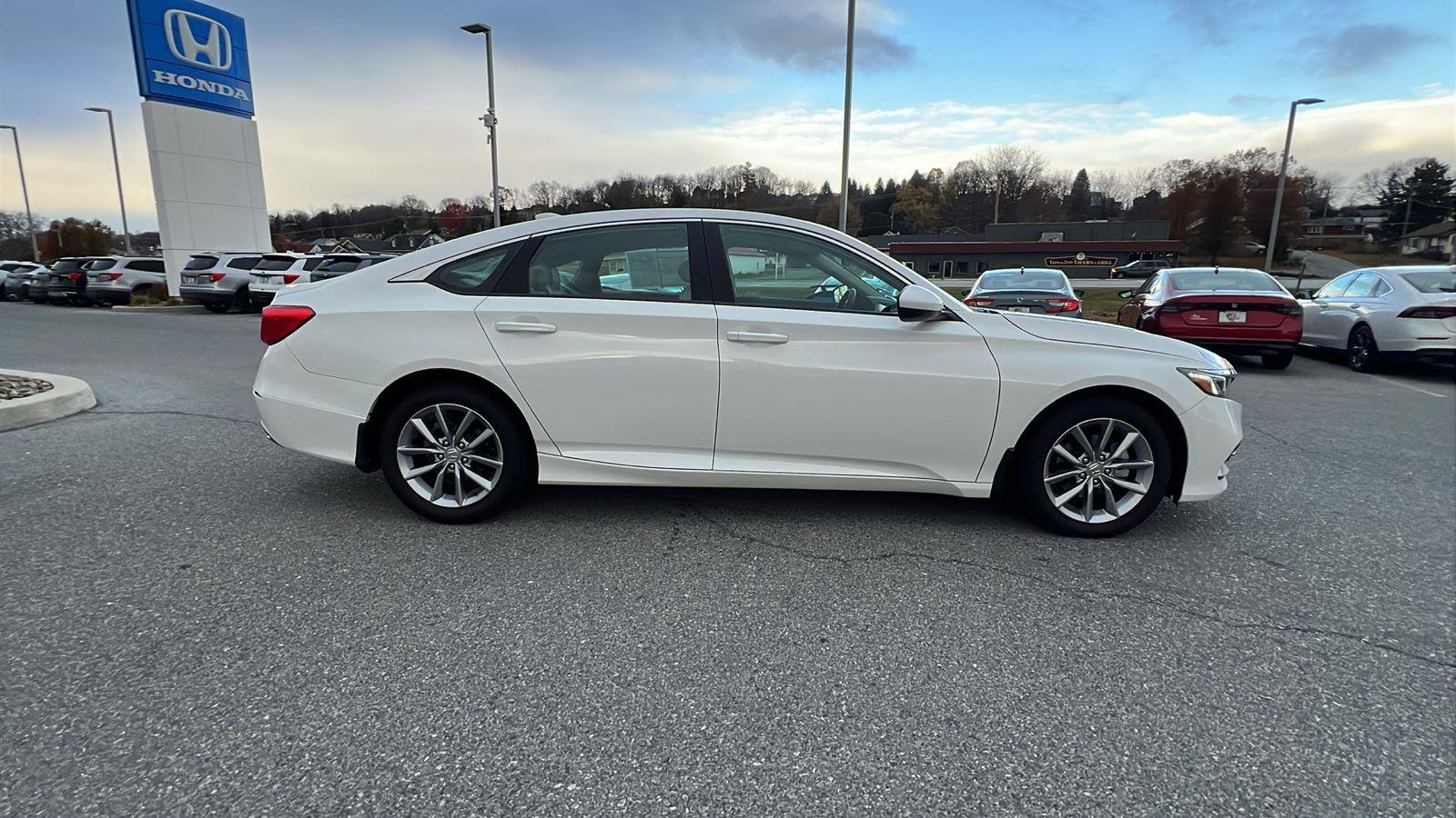 Used 2019 Honda Accord LX image 3