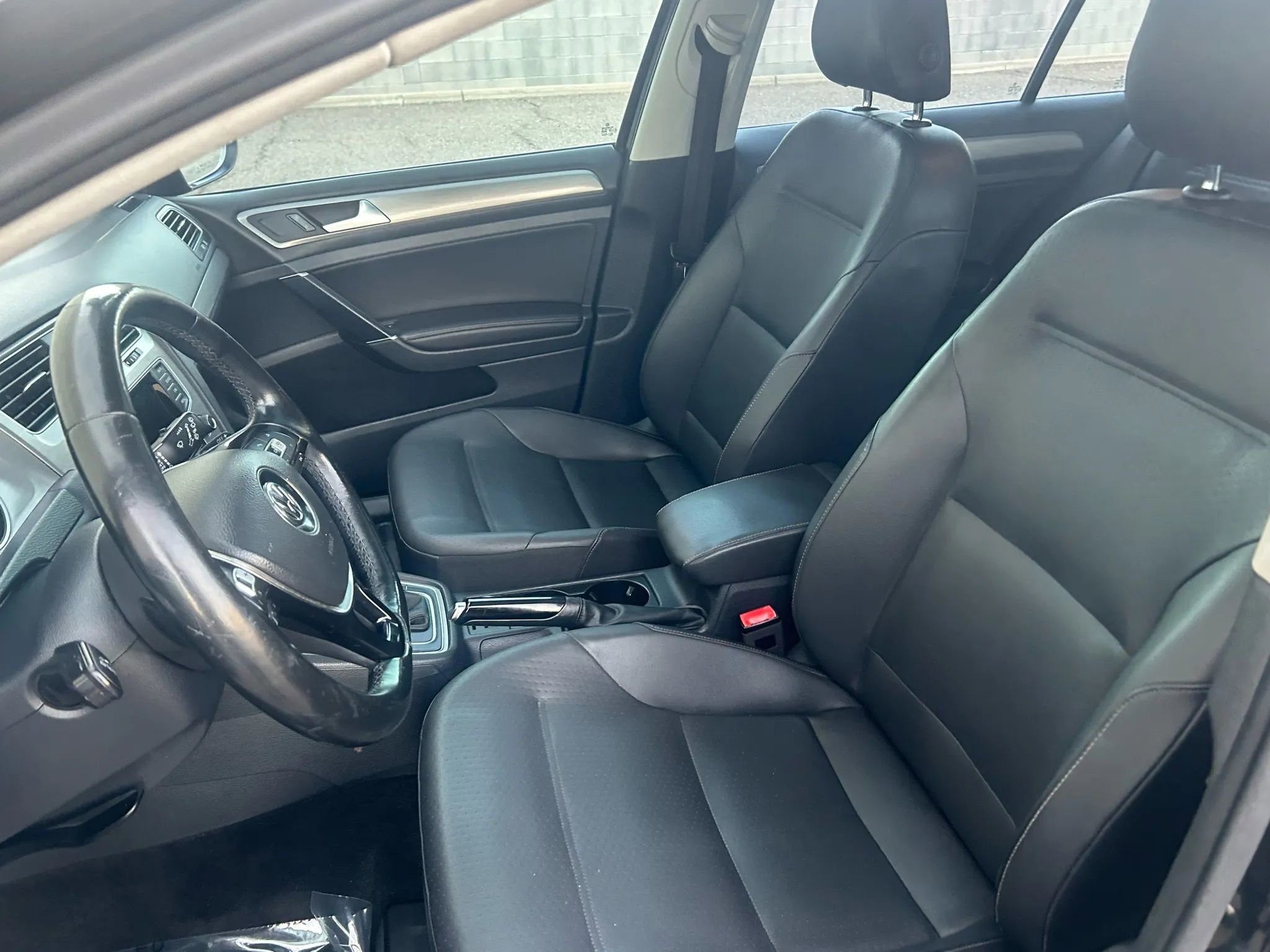 Used 2015 Volkswagen Golf TDI SE image 12