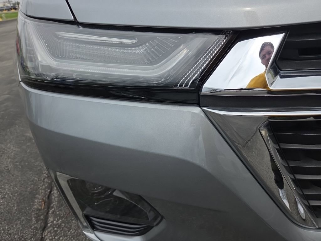 Used 2023 Chevrolet Traverse LT FWD image 13