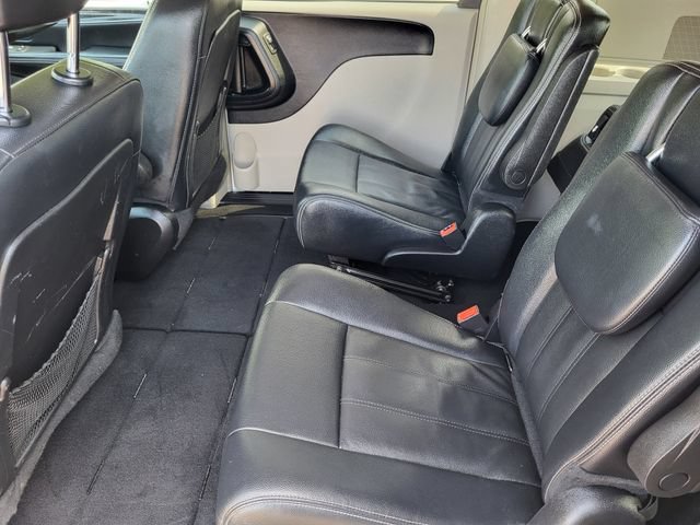 Used 2016 Chrysler Town & Country Touring FWD image 23