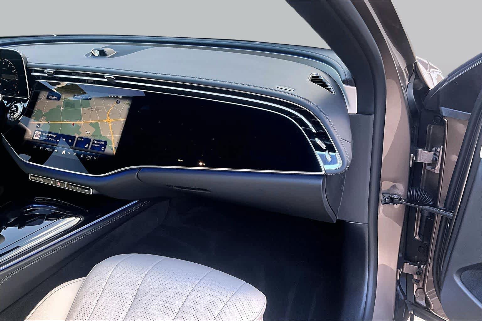 Used 2025 Mercedes-Benz E 350 Sedan image 17