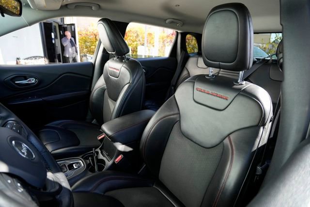Used 2019 Jeep Cherokee Trailhawk w/ Cold Weather Group image 24