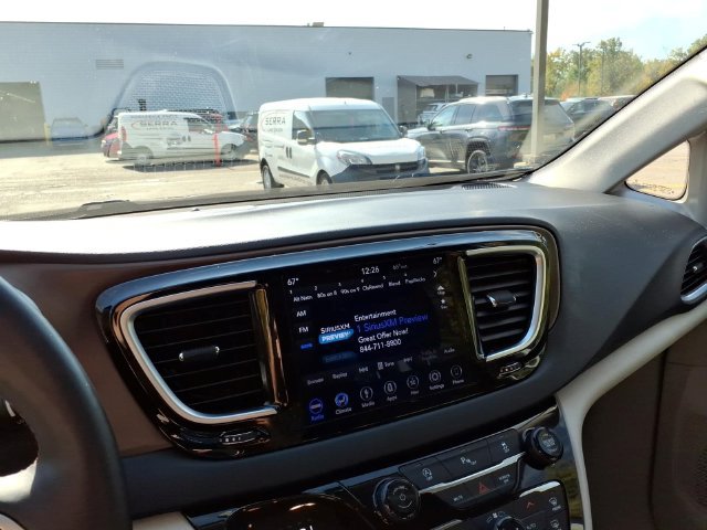 Used 2018 Chrysler Pacifica Touring-L Plus FWD image 27