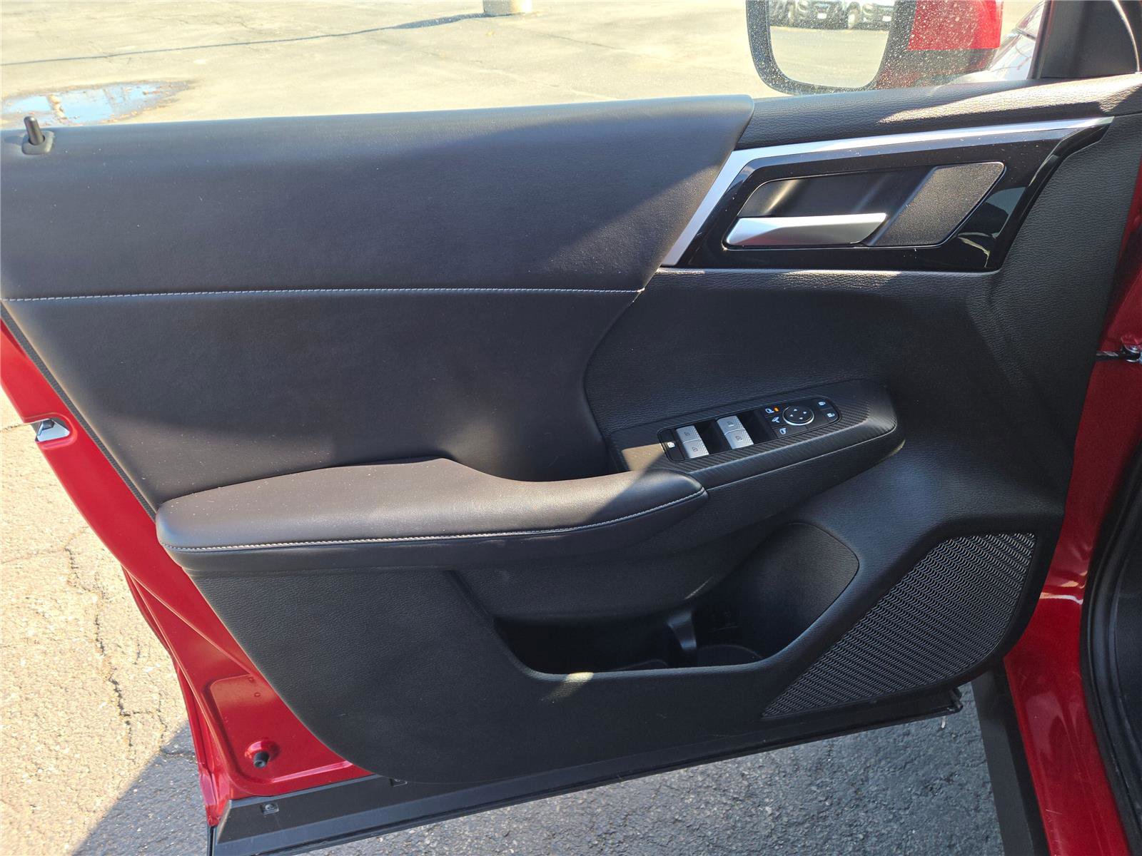 Used 2024 Mitsubishi Outlander 4WD Plug-In Hybrid image 25