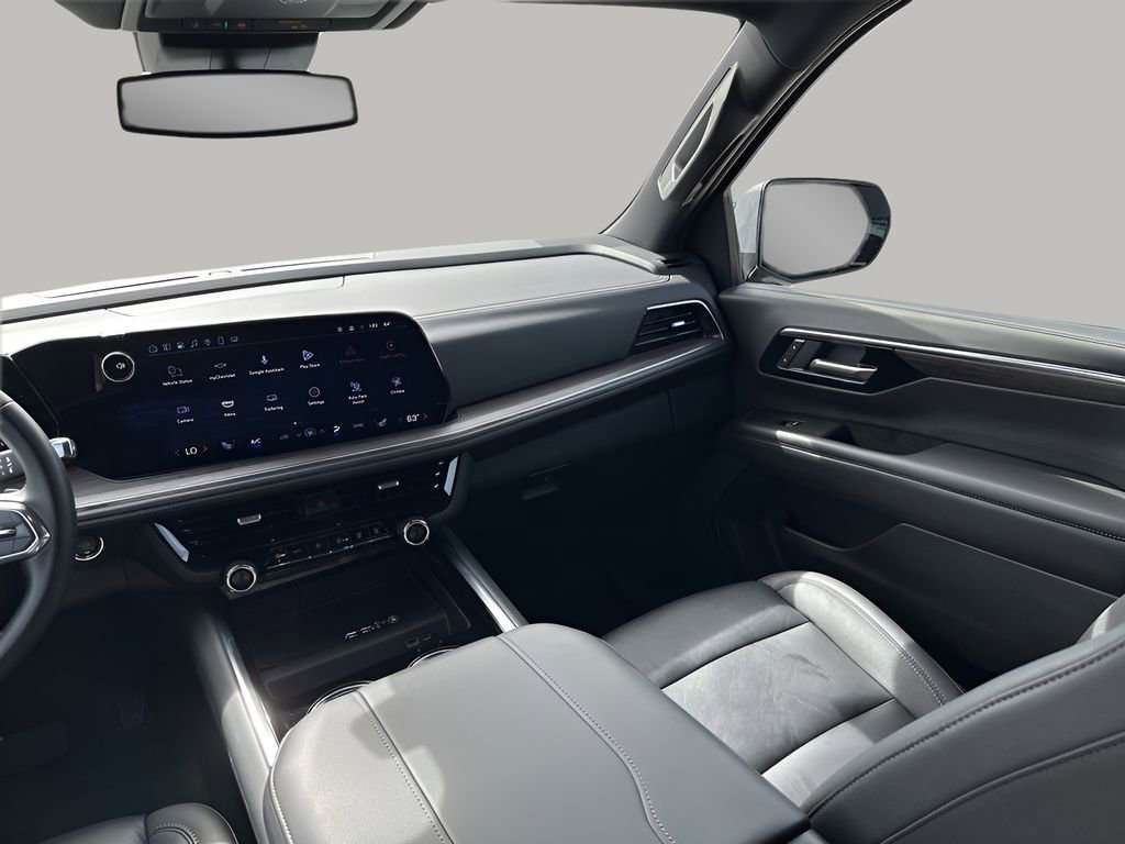 Used 2025 Chevrolet Suburban Z71 image 24