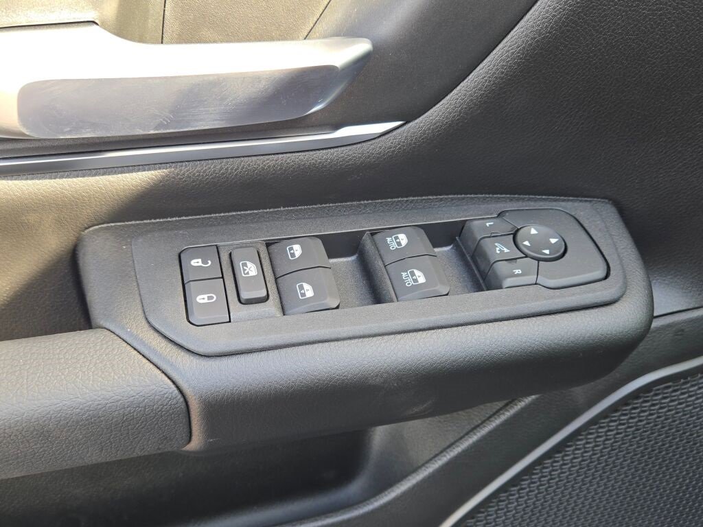 New 2026 RAM 1500 4x4 Crew Cab image 21