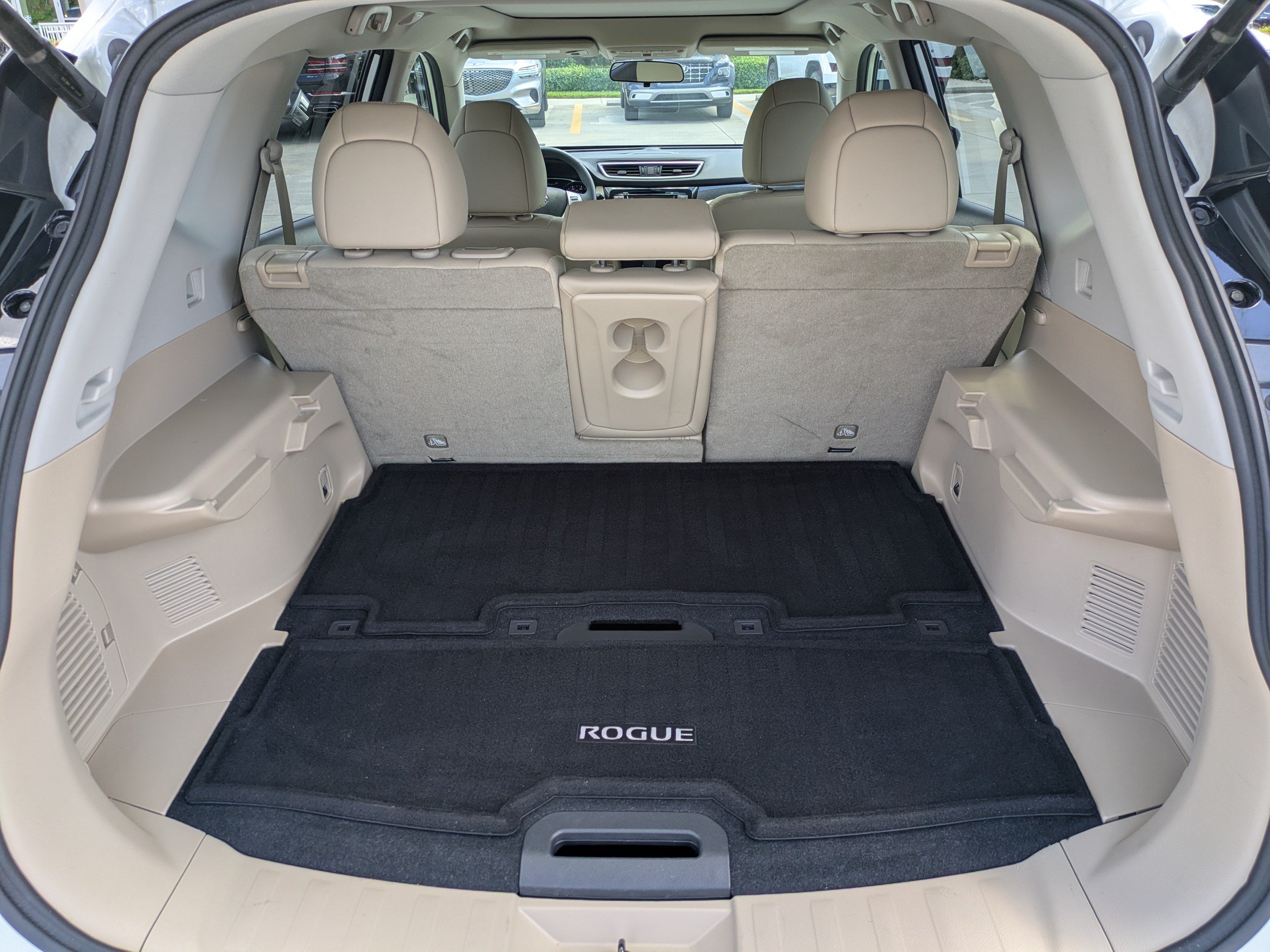 Used 2016 Nissan Rogue SL w/ SL Premium Package FWD image 11