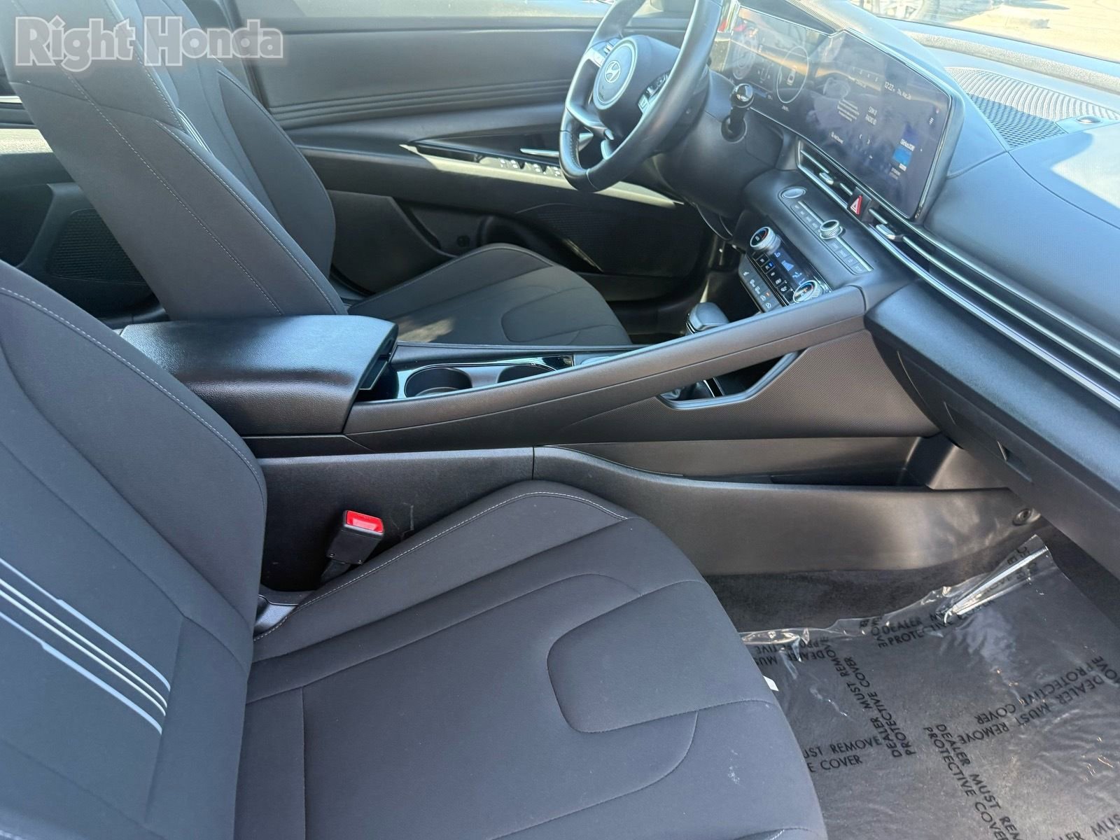 Used 2025 Hyundai Elantra SEL image 31