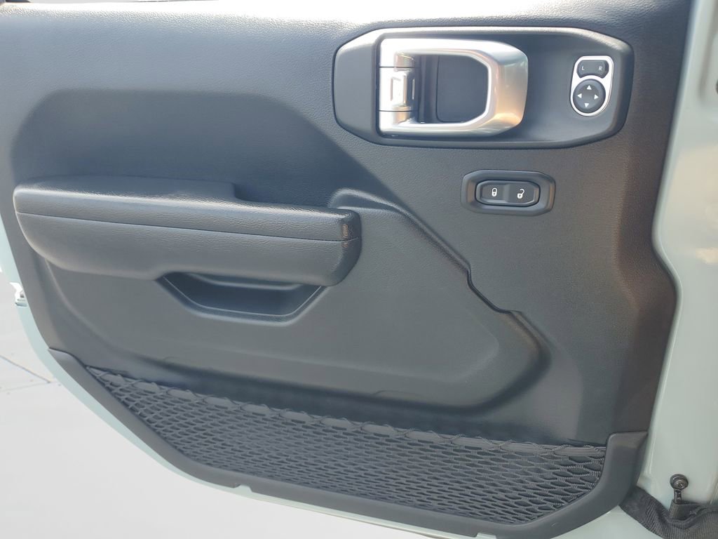 Used 2023 Jeep Wrangler Sport S image 24