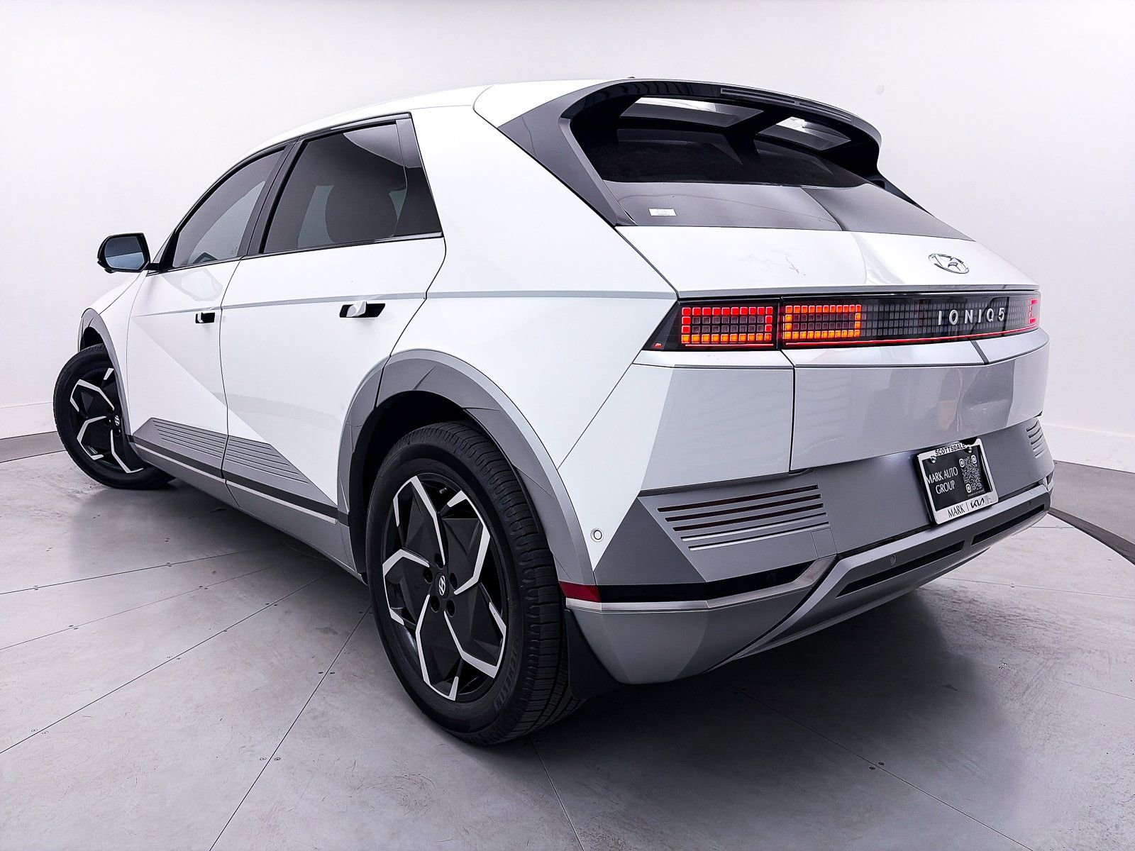 Used 2023 Hyundai Ioniq 5 Limited image 2