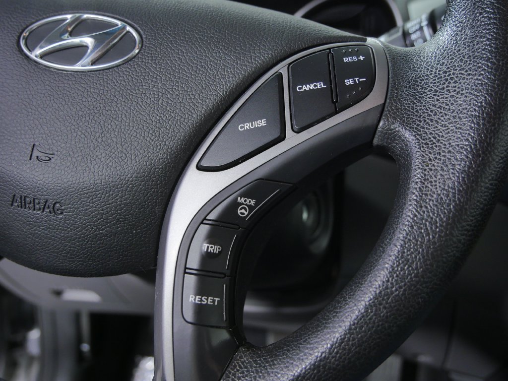 Used 2014 Hyundai Elantra SE FWD image 25