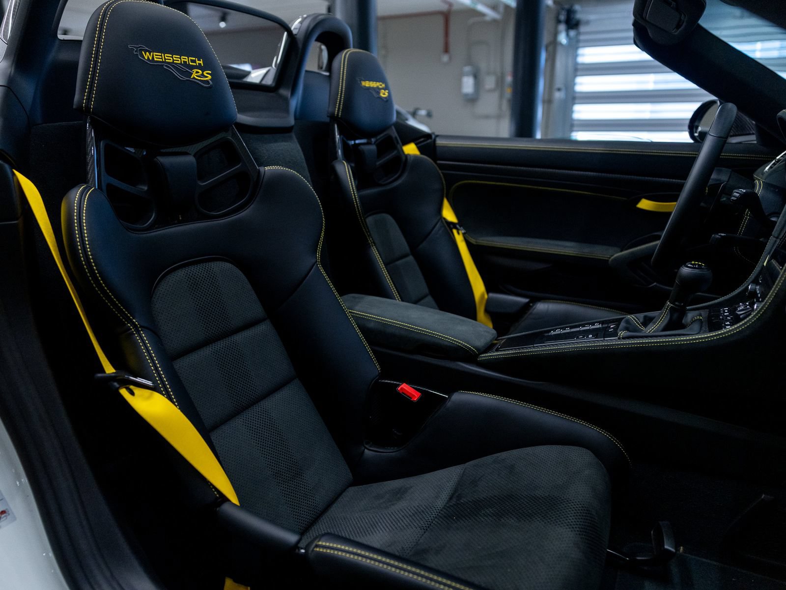 Certified 2025 Porsche 718 Boxster Spyder RS RWD image 36