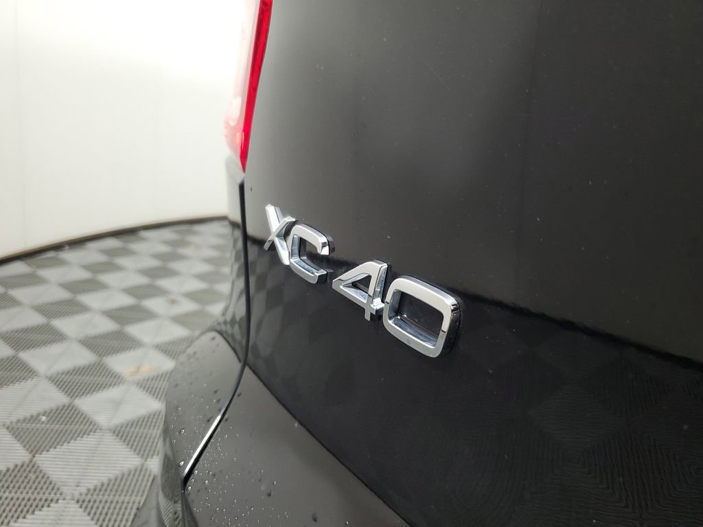 Certified 2023 Volvo XC40 B5 Plus w/ Protection Package Premier image 10