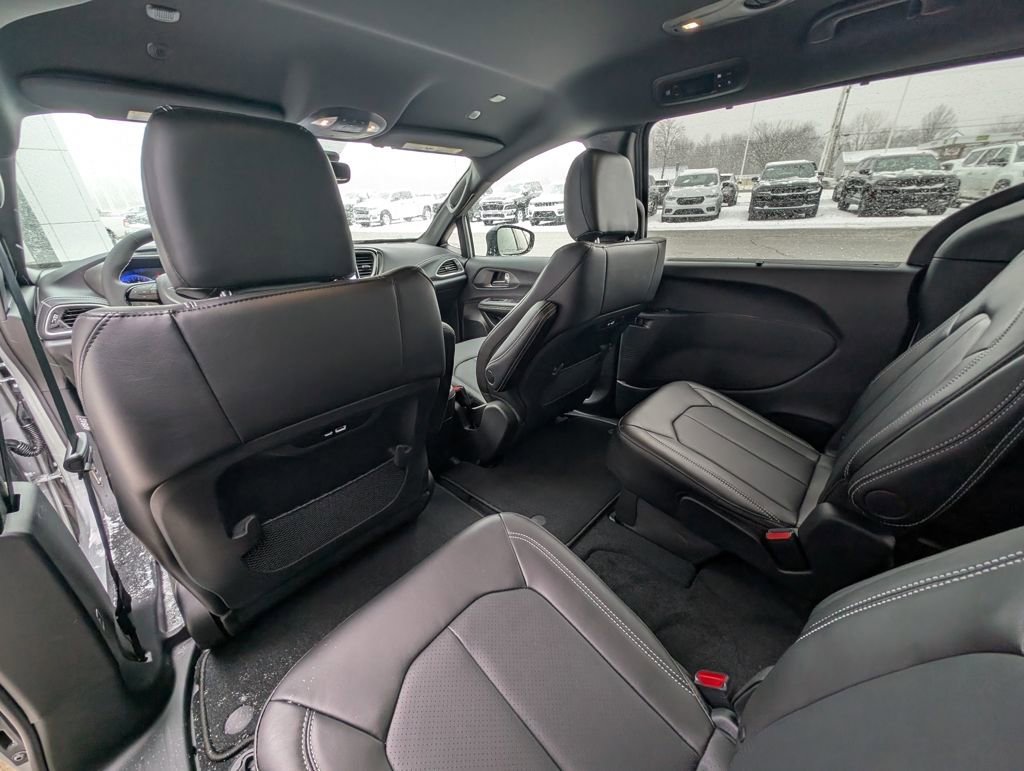 New 2026 Chrysler Pacifica Select w/ S Appearance Package image 16