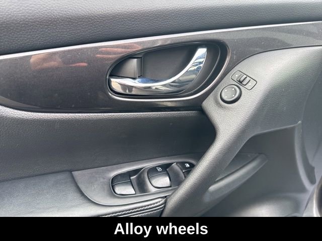 Used 2018 Nissan Rogue SV image 21