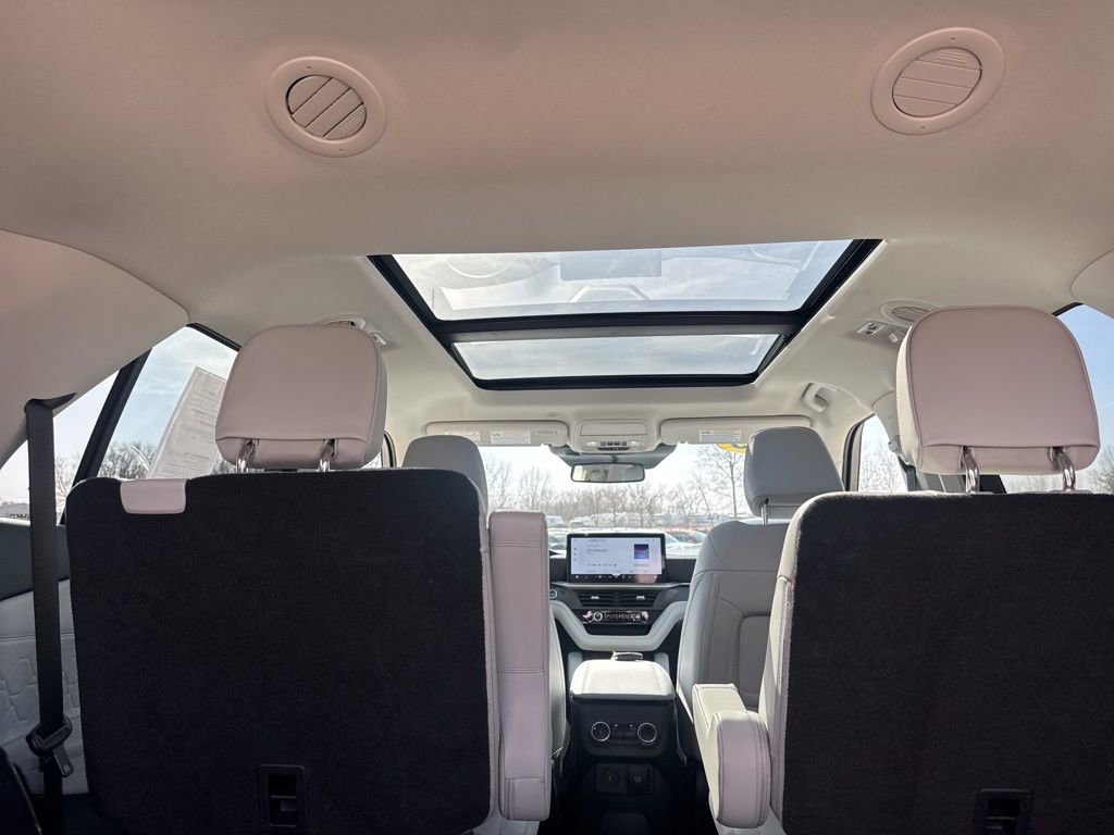 Used 2025 Ford Explorer Platinum w/ Ultimate Package image 23
