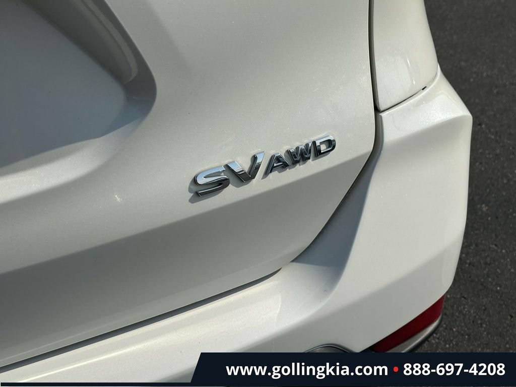 Used 2017 Nissan Rogue SV AWD/4WD image 8
