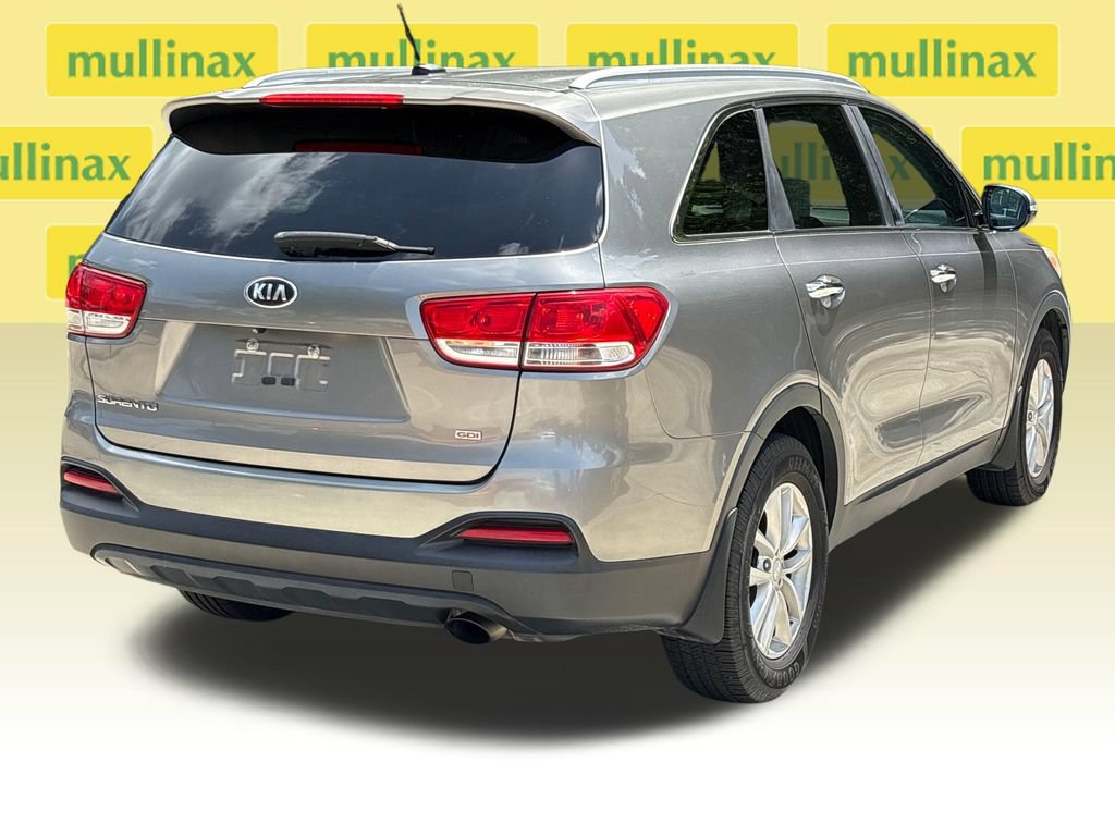 Used 2017 Kia Sorento FWD image 4