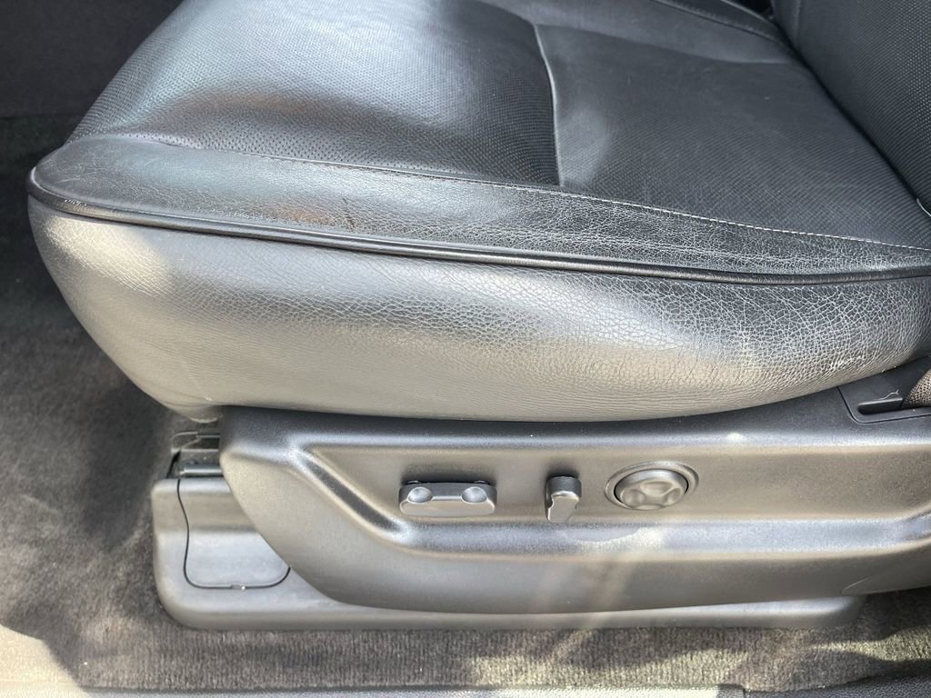 Used 2012 Cadillac Escalade ESV Platinum AWD/4WD image 22