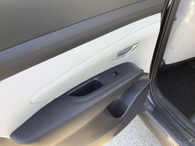 Used 2025 Hyundai Tucson SE image 19